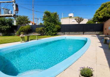 CASA PARA 6 PERSONAS (2 DORMITORIOS) CON PILETA Y PARQUE